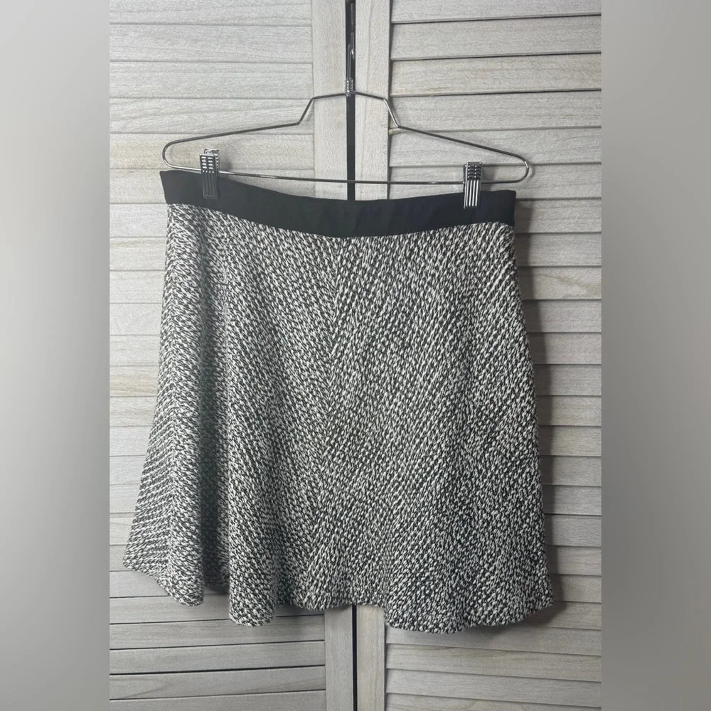 LOFT Black White Tweed Knit Skater Skirt Medium Soft Preppy Office Chic Cute